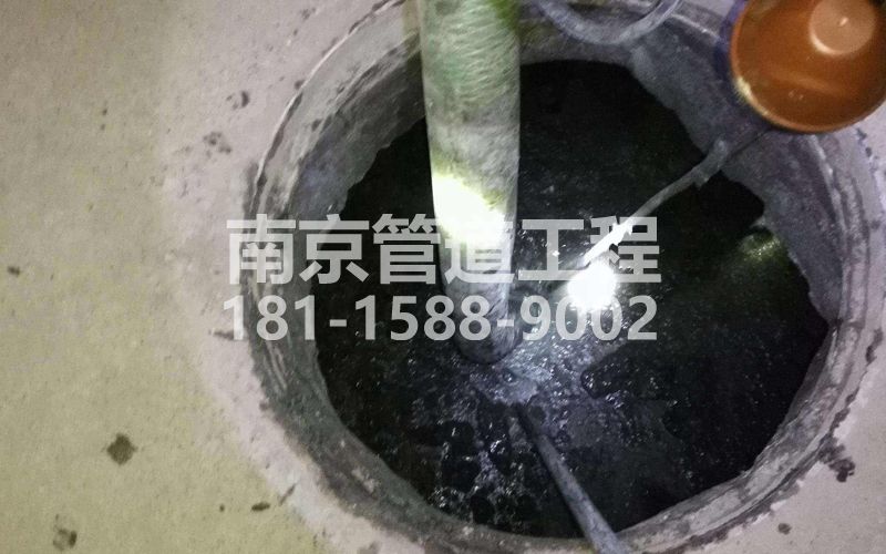 216青石村清理化粪池